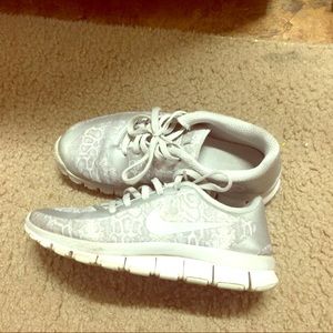 Nike 5.0 silver cheetah print